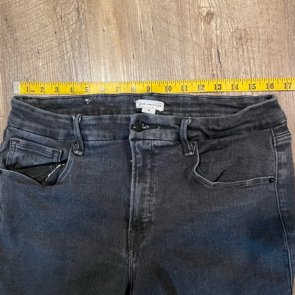 Good American Good Legs Raw Hem Jeans - Picture 7 of 8